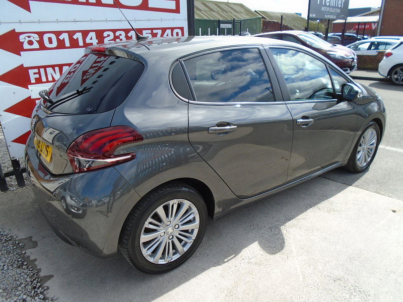 Peugeot 208 1.2 PureTech Signature Hatchback 5dr Petrol Manual Euro 6 (s/s) (82 ps) 5dr Manual 2026
