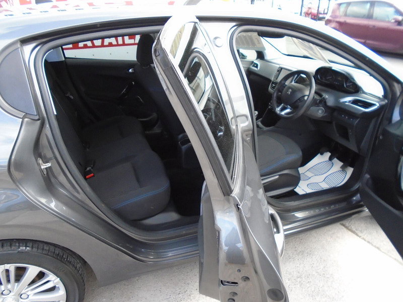 Peugeot 208 1.2 PureTech Signature Hatchback 5dr Petrol Manual Euro 6 (s/s) (82 ps) 5dr Manual 2026