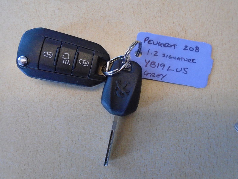 Peugeot 208 1.2 PureTech Signature Hatchback 5dr Petrol Manual Euro 6 (s/s) (82 ps) 5dr Manual 2026