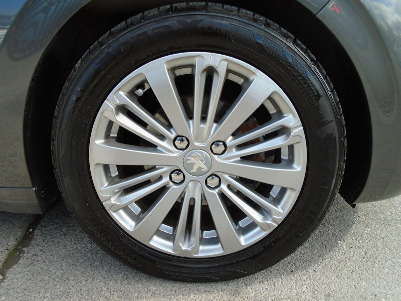 Peugeot 208 1.2 PureTech Signature Hatchback 5dr Petrol Manual Euro 6 (s/s) (82 ps) 5dr Manual 2026