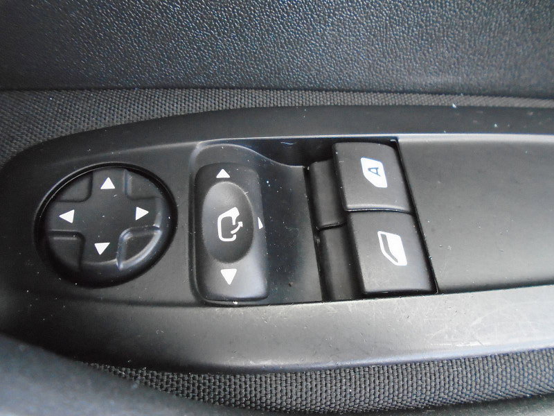 Peugeot 208 1.2 PureTech Signature Hatchback 5dr Petrol Manual Euro 6 (s/s) (82 ps) 5dr Manual 2026