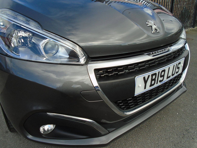 Peugeot 208 1.2 PureTech Signature Hatchback 5dr Petrol Manual Euro 6 (s/s) (82 ps) 5dr Manual 2026