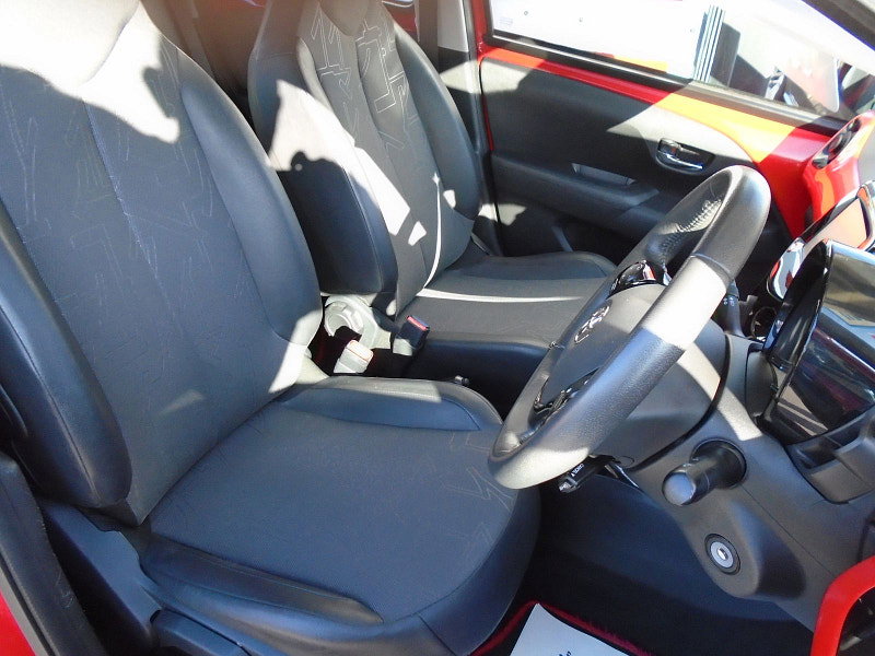 Toyota Aygo 1.0 VVT-i x-pression Hatchback 5dr Petrol Manual Euro 5 Euro 5 (68 ps) 5dr Manual 2026