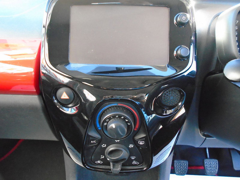 Toyota Aygo 1.0 VVT-i x-pression Hatchback 5dr Petrol Manual Euro 5 Euro 5 (68 ps) 5dr Manual 2026