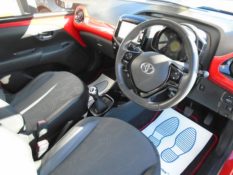 Toyota Aygo 1.0 VVT-i x-pression Hatchback 5dr Petrol Manual Euro 5 Euro 5 (68 ps) 5dr Manual 2026