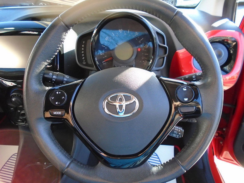 Toyota Aygo 1.0 VVT-i x-pression Hatchback 5dr Petrol Manual Euro 5 Euro 5 (68 ps) 5dr Manual 2026