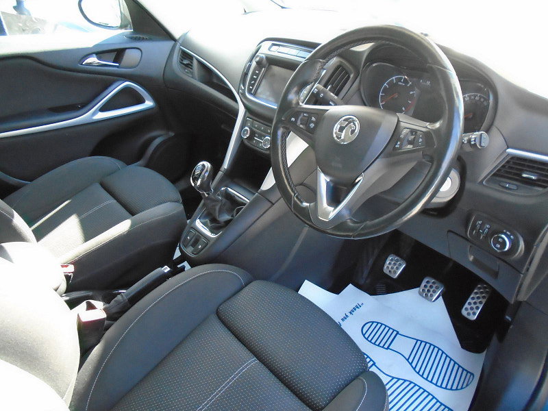 Vauxhall Zafira Tourer 1.4i Turbo SRi Nav MPV 5dr Petrol Manual Euro 6 (140 ps) 5dr Manual 2026
