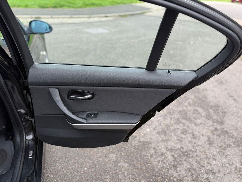 BMW 3 Series 2.0 318i SE Euro 4 4dr 4dr Manual 2026