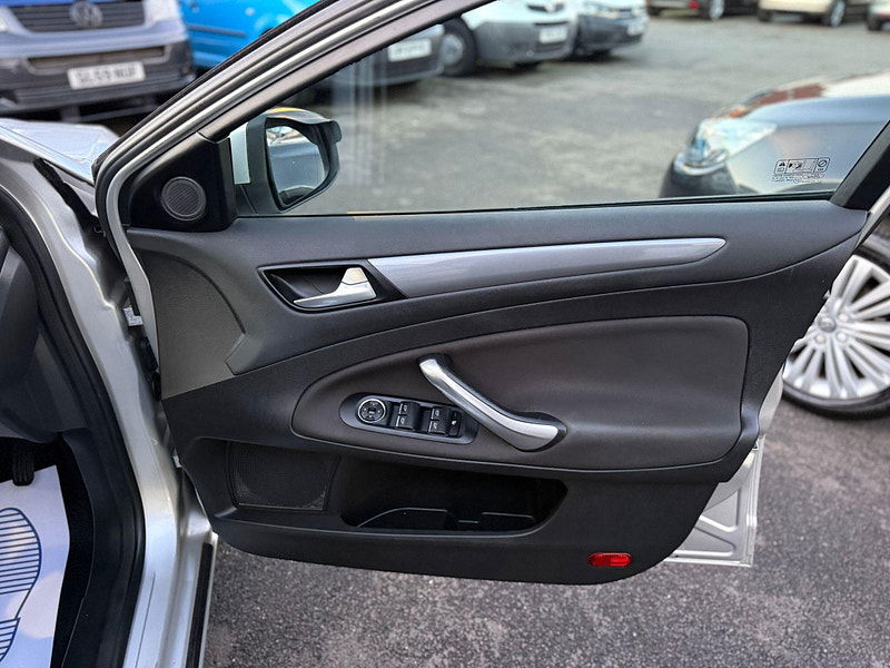 Ford Mondeo 1.6 TDCi ECOnetic Zetec Euro 5 (s/s) 5dr 5dr Manual 2026