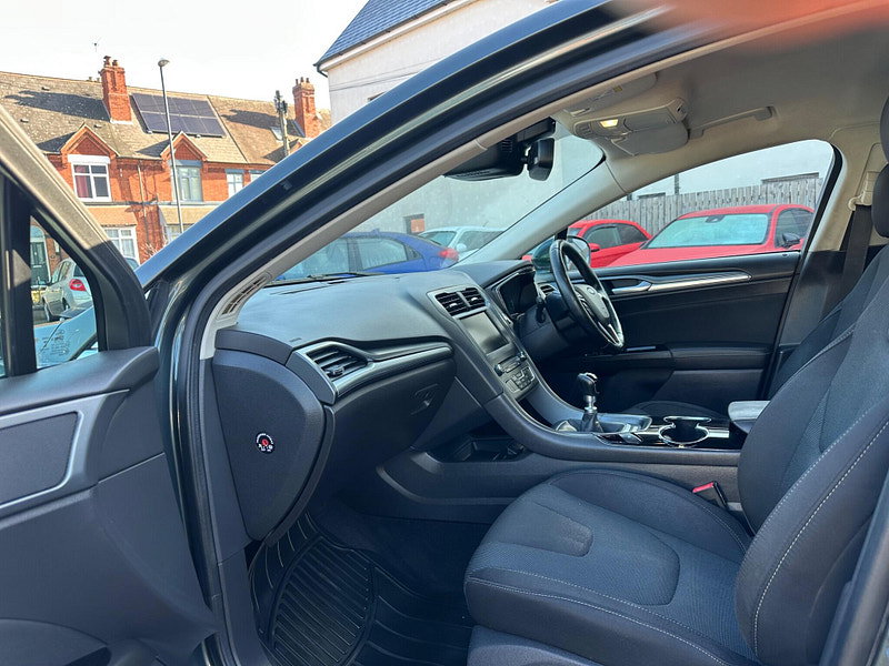 Ford Mondeo 2.0 TDCi Titanium Euro 6 (s/s) 5dr 5dr Manual 2026