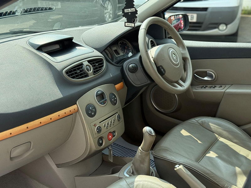 Renault Clio 1.6 VVT Initiale 5dr 5dr Manual 2026