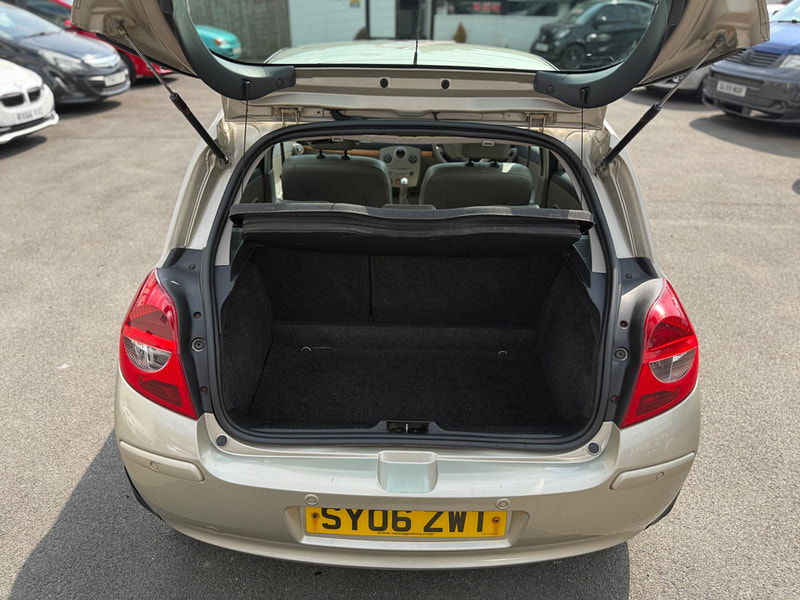 Renault Clio 1.6 VVT Initiale 5dr 5dr Manual 2026