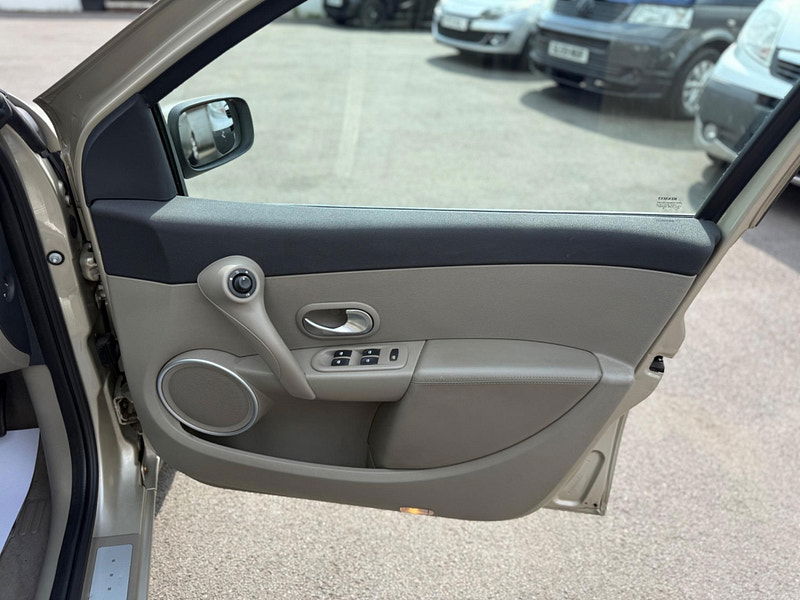 Renault Clio 1.6 VVT Initiale 5dr 5dr Manual 2026