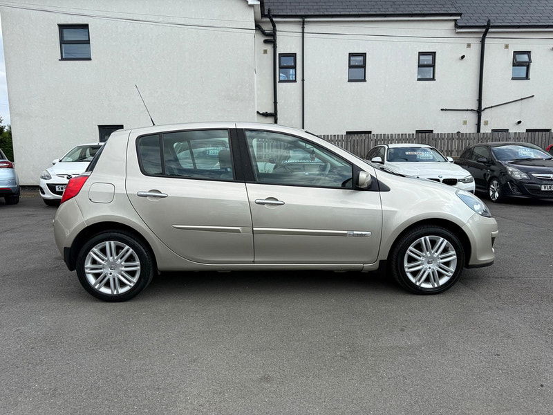 Renault Clio 1.6 VVT Initiale 5dr 5dr Manual 2026