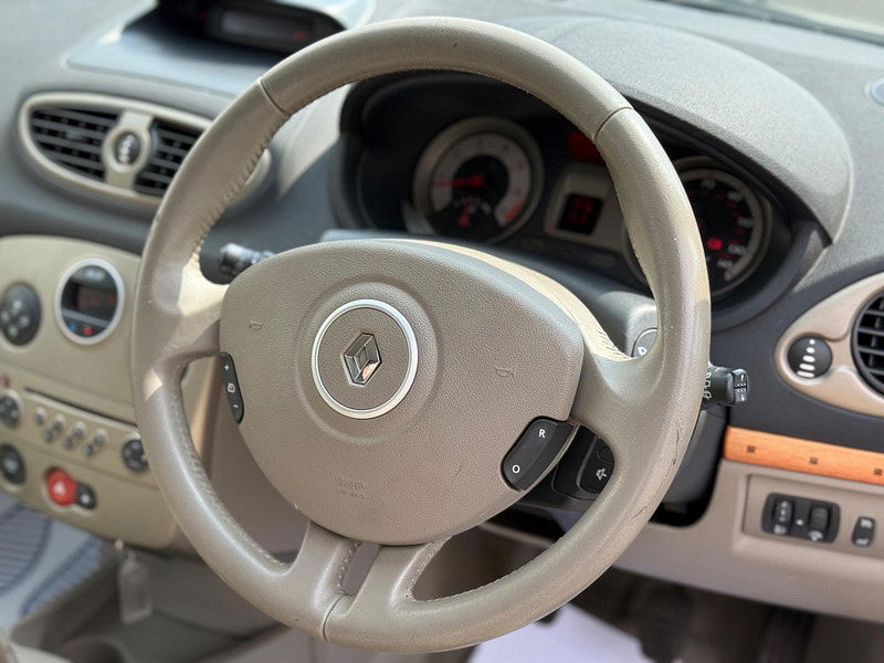 Renault Clio 1.6 VVT Initiale 5dr 5dr Manual 2026