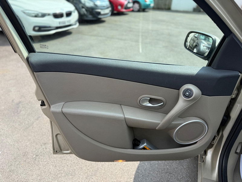 Renault Clio 1.6 VVT Initiale 5dr 5dr Manual 2026