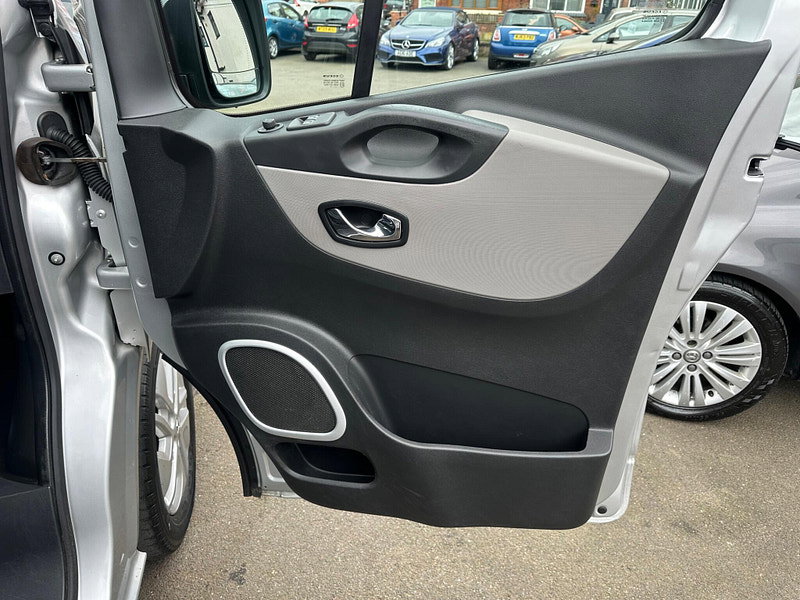 Renault Trafic 1.6 dCi ENERGY 29 Sport Nav LWB Standard Roof Euro 6 (s/s) 5dr 4dr Manual 2026