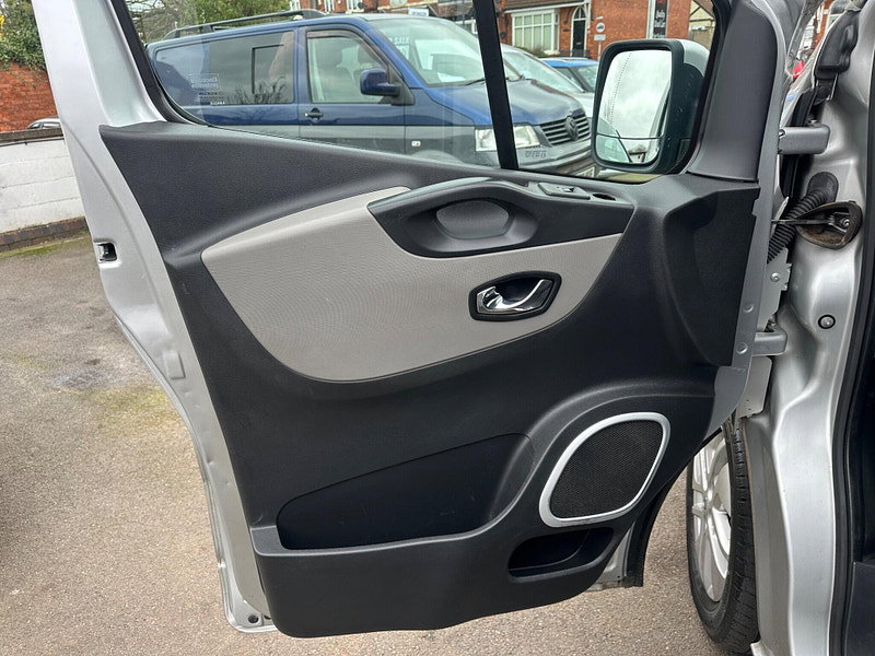 Renault Trafic 1.6 dCi ENERGY 29 Sport Nav LWB Standard Roof Euro 6 (s/s) 5dr 4dr Manual 2026