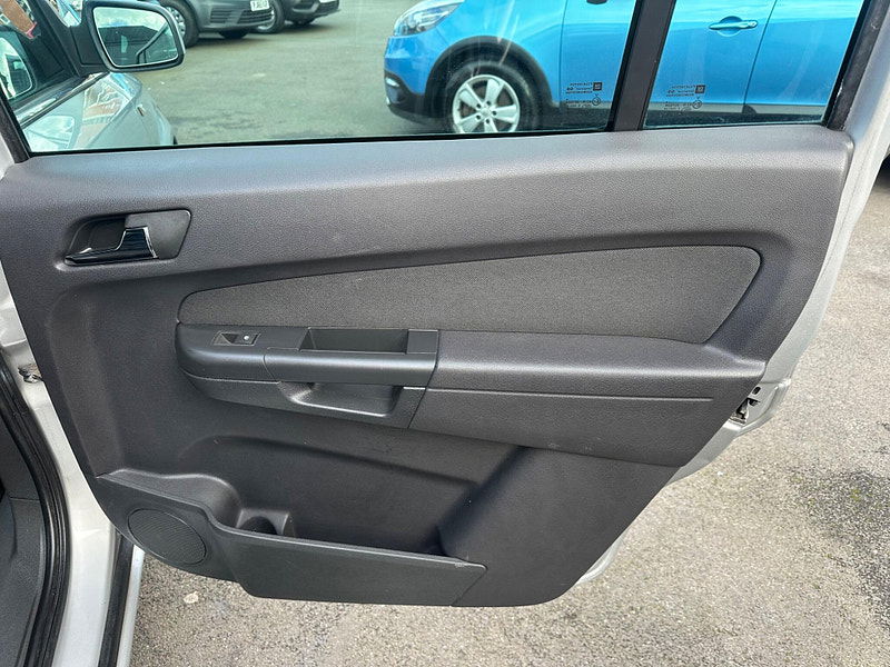 Vauxhall Zafira 1.6 16V Design Euro 5 5dr (SNav) 5dr Manual 2026