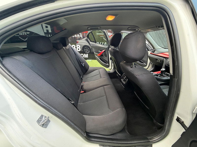 BMW 3 Series 2.0 320i SE Saloon 4dr Petrol Manual Euro 6 (s/s) (184 ps) 4dr Manual 2026