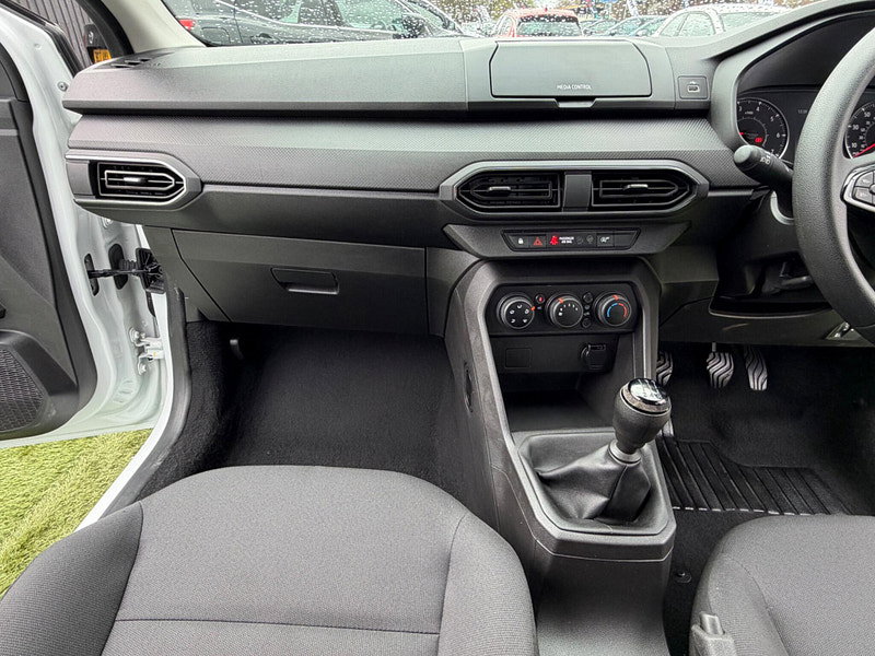 Dacia Sandero 1.0 SCe Essential Hatchback 5dr Petrol Manual Euro 6 (s/s) (65 ps) 5dr Manual 2026