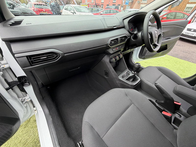 Dacia Sandero 1.0 SCe Essential Hatchback 5dr Petrol Manual Euro 6 (s/s) (65 ps) 5dr Manual 2026