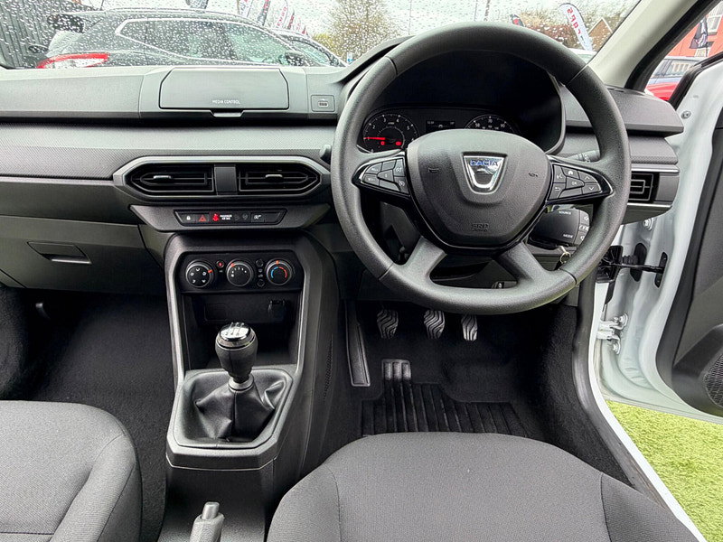 Dacia Sandero 1.0 SCe Essential Hatchback 5dr Petrol Manual Euro 6 (s/s) (65 ps) 5dr Manual 2026