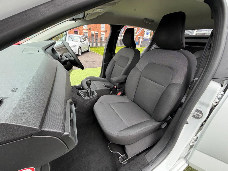 Dacia Sandero 1.0 SCe Essential Hatchback 5dr Petrol Manual Euro 6 (s/s) (65 ps) 5dr Manual 2026