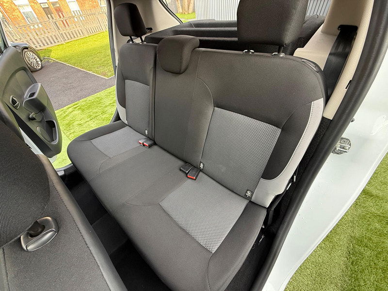 Dacia Sandero 1.2 Ambiance Hatchback 5dr Petrol Manual Euro 6 (75 ps) 5dr Manual 2025