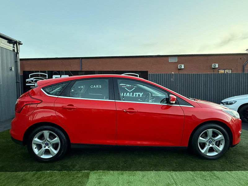 Ford Focus 1.0T EcoBoost Zetec Navigator Hatchback 5dr Petrol Manual Euro 5 (s/s) (125 ps) 5dr Manual 2025