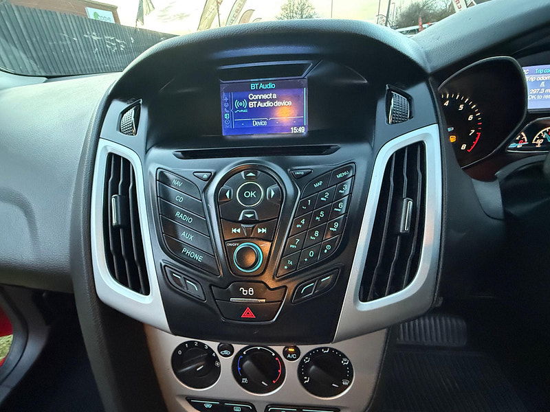 Ford Focus 1.0T EcoBoost Zetec Navigator Hatchback 5dr Petrol Manual Euro 5 (s/s) (125 ps) 5dr Manual 2025