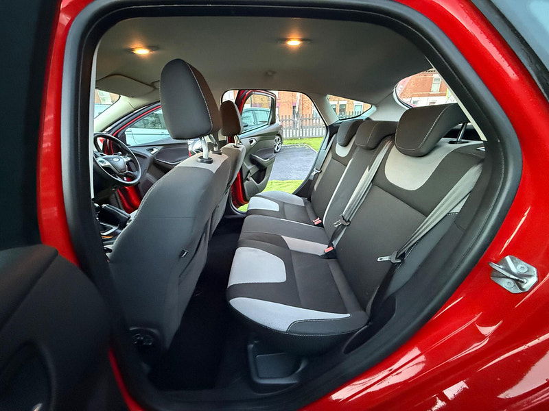 Ford Focus 1.0T EcoBoost Zetec Navigator Hatchback 5dr Petrol Manual Euro 5 (s/s) (125 ps) 5dr Manual 2025