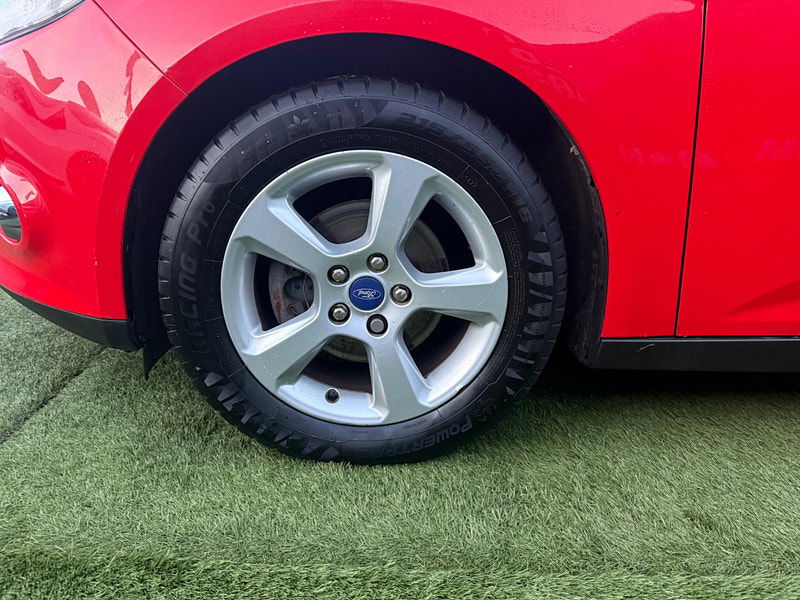 Ford Focus 1.0T EcoBoost Zetec Navigator Hatchback 5dr Petrol Manual Euro 5 (s/s) (125 ps) 5dr Manual 2025