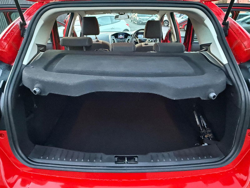 Ford Focus 1.0T EcoBoost Zetec Navigator Hatchback 5dr Petrol Manual Euro 5 (s/s) (125 ps) 5dr Manual 2025