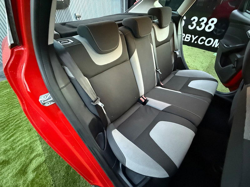 Ford Focus 1.0T EcoBoost Zetec Navigator Hatchback 5dr Petrol Manual Euro 5 (s/s) (125 ps) 5dr Manual 2025