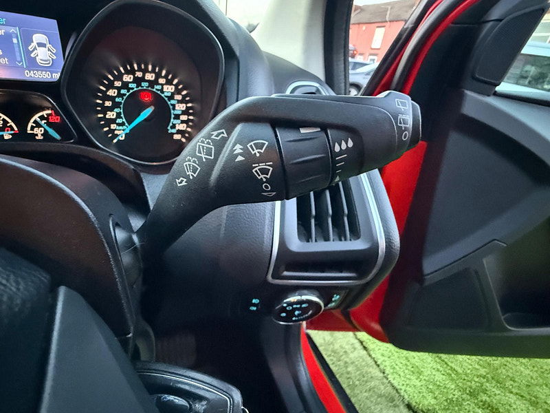 Ford Focus 1.0T EcoBoost Zetec Navigator Hatchback 5dr Petrol Manual Euro 5 (s/s) (125 ps) 5dr Manual 2025