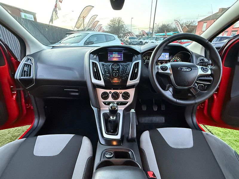 Ford Focus 1.0T EcoBoost Zetec Navigator Hatchback 5dr Petrol Manual Euro 5 (s/s) (125 ps) 5dr Manual 2025