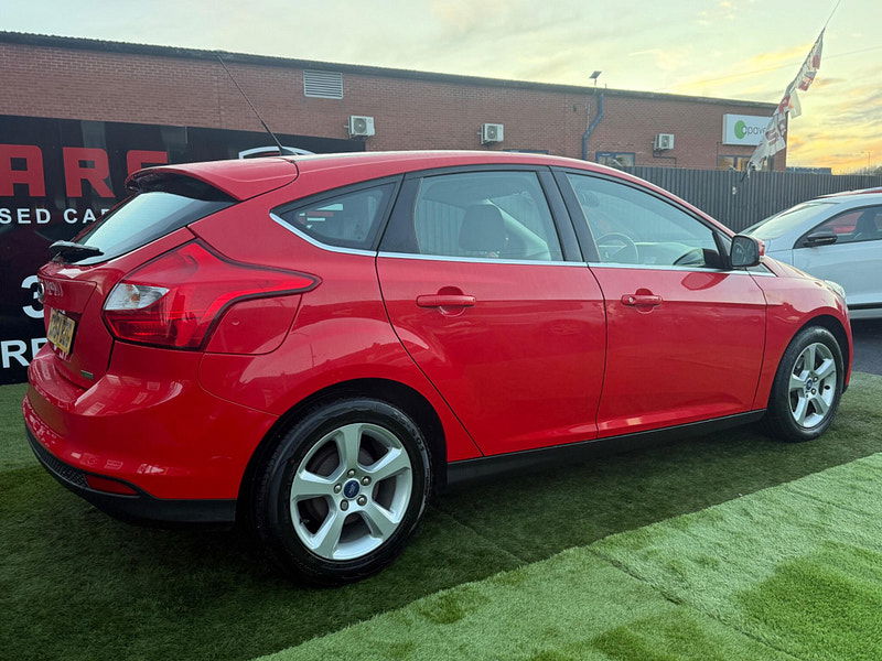 Ford Focus 1.0T EcoBoost Zetec Navigator Hatchback 5dr Petrol Manual Euro 5 (s/s) (125 ps) 5dr Manual 2025