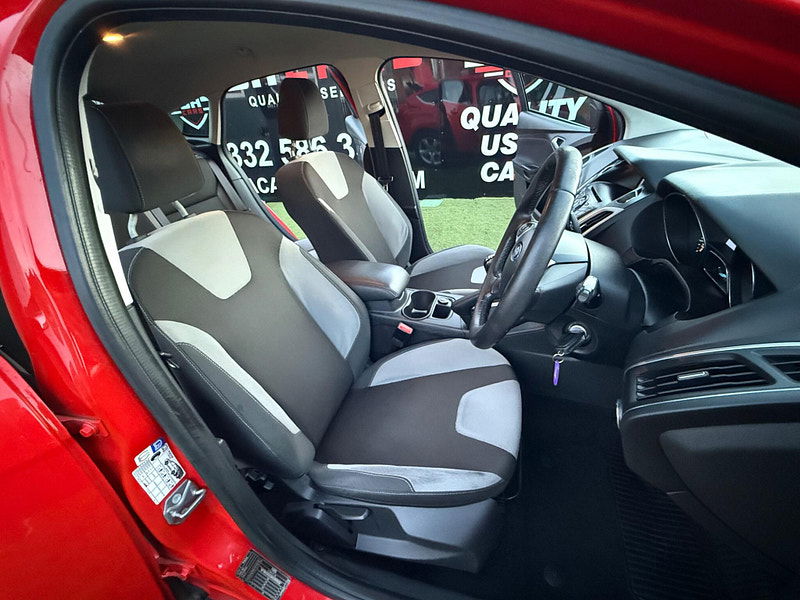 Ford Focus 1.0T EcoBoost Zetec Navigator Hatchback 5dr Petrol Manual Euro 5 (s/s) (125 ps) 5dr Manual 2025