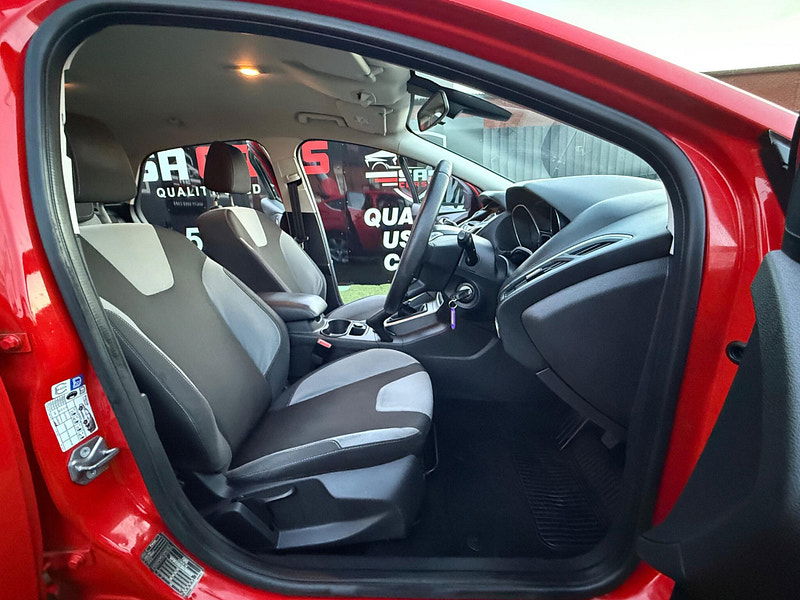 Ford Focus 1.0T EcoBoost Zetec Navigator Hatchback 5dr Petrol Manual Euro 5 (s/s) (125 ps) 5dr Manual 2025