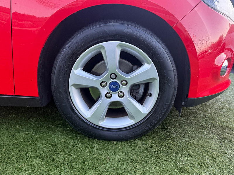 Ford Focus 1.0T EcoBoost Zetec Navigator Hatchback 5dr Petrol Manual Euro 5 (s/s) (125 ps) 5dr Manual 2025