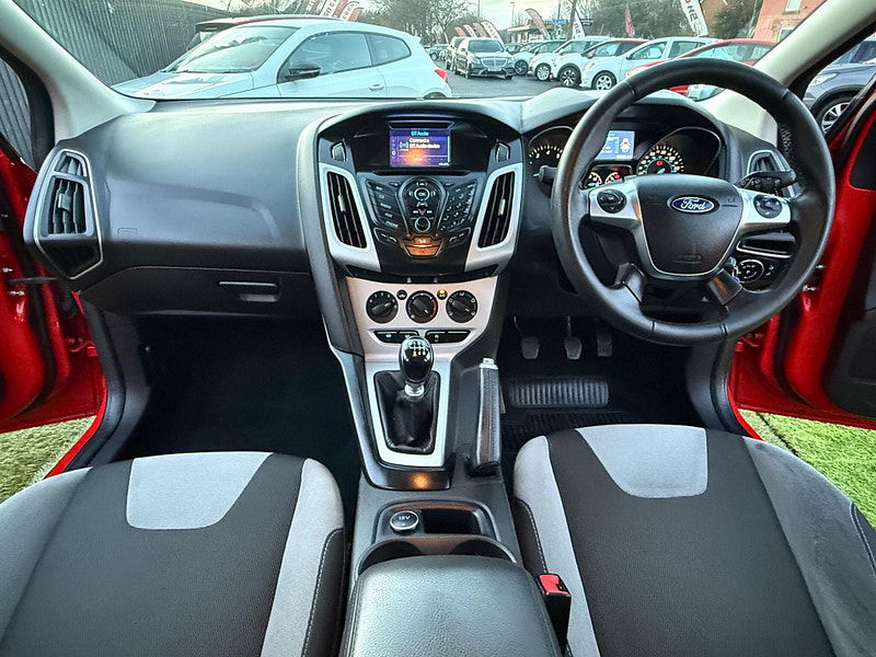 Ford Focus 1.0T EcoBoost Zetec Navigator Hatchback 5dr Petrol Manual Euro 5 (s/s) (125 ps) 5dr Manual 2025