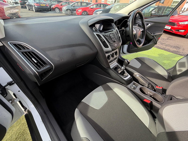 Ford Focus 1.6 TDCi Zetec Hatchback 5dr Diesel Manual Euro 5 (s/s) (115 ps) 5dr Manual 2026