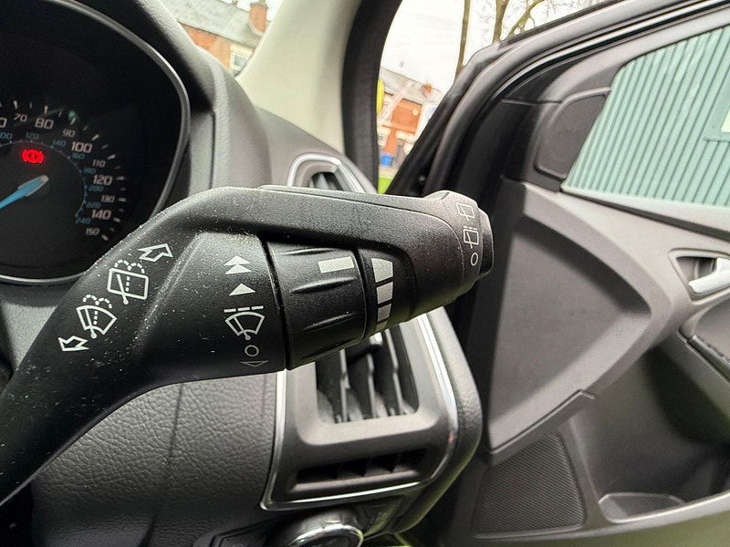 Ford Focus 1.6 Zetec Hatchback 5dr Petrol Manual Euro 5 (105 ps) 5dr Manual 2025