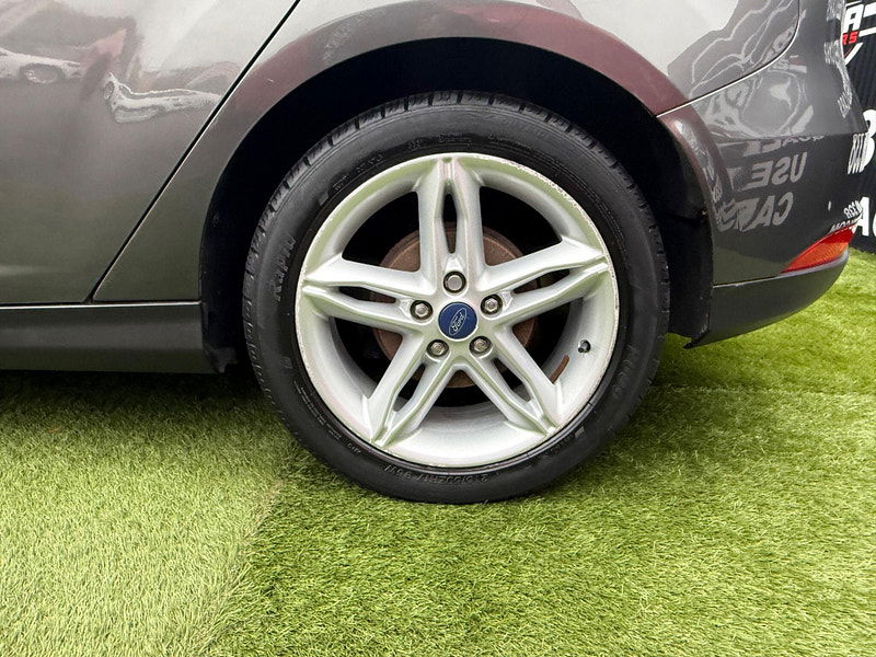 Ford Focus 1.6 Zetec Hatchback 5dr Petrol Powershift Euro 6 (125 ps) 5dr Automatic 2025