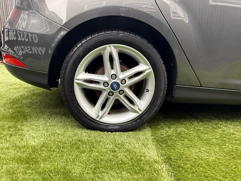 Ford Focus 1.6 Zetec Hatchback 5dr Petrol Powershift Euro 6 (125 ps) 5dr Automatic 2025