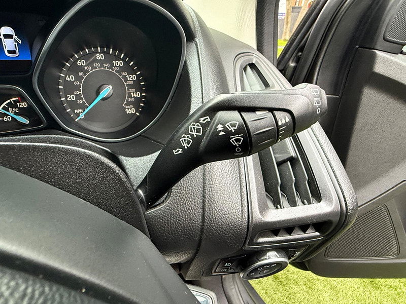 Ford Focus 1.6 Zetec Hatchback 5dr Petrol Powershift Euro 6 (125 ps) 5dr Automatic 2025