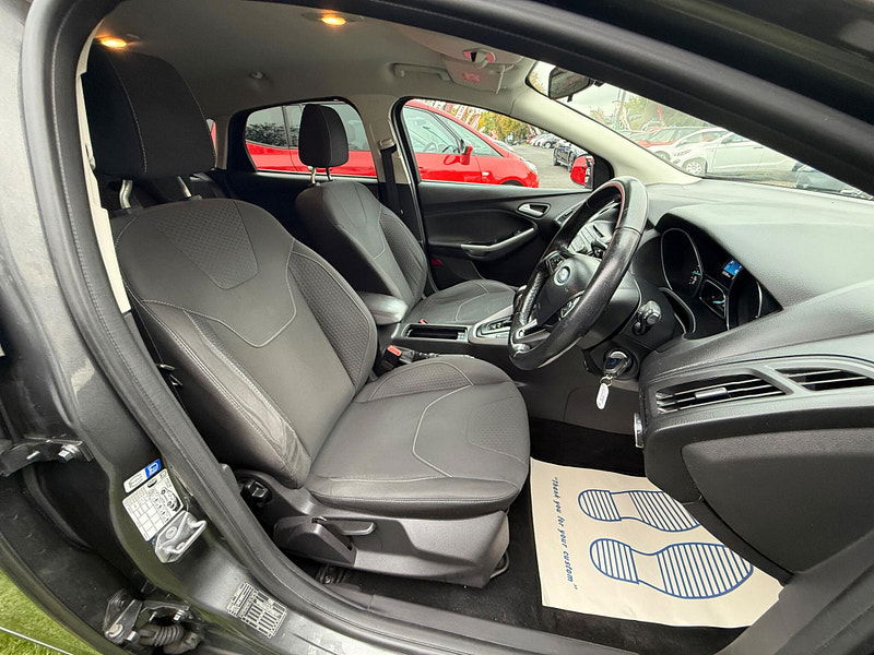 Ford Focus 1.6 Zetec Hatchback 5dr Petrol Powershift Euro 6 (125 ps) 5dr Automatic 2025