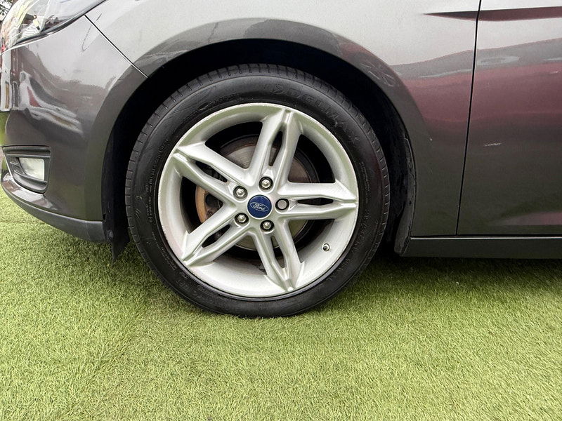 Ford Focus 1.6 Zetec Hatchback 5dr Petrol Powershift Euro 6 (125 ps) 5dr Automatic 2025