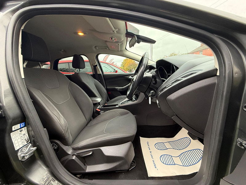 Ford Focus 1.6 Zetec Hatchback 5dr Petrol Powershift Euro 6 (125 ps) 5dr Automatic 2025